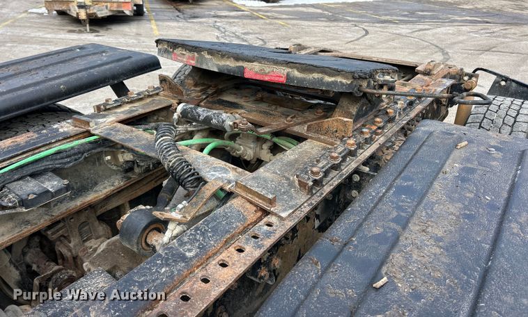 image for item ET6941 2000 Sterling L9500 semi truck