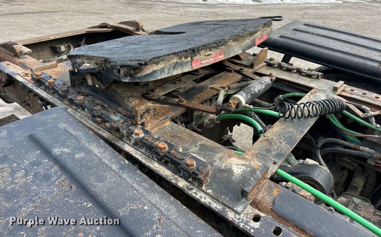 image for item ET6941 2000 Sterling L9500 semi truck