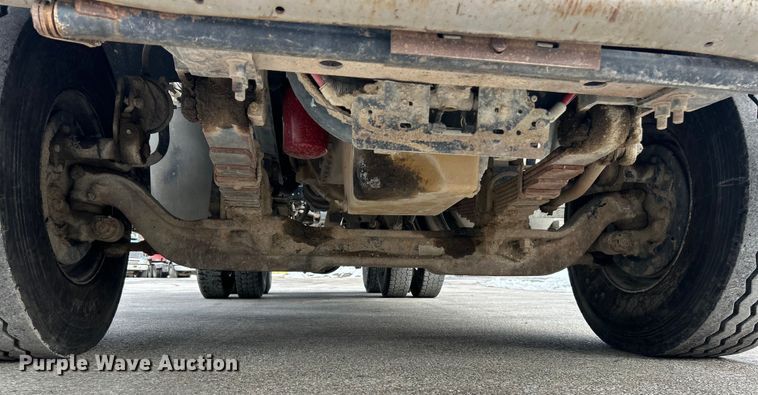 image for item ET6941 2000 Sterling L9500 semi truck