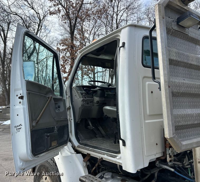 image for item ET6941 2000 Sterling L9500 semi truck