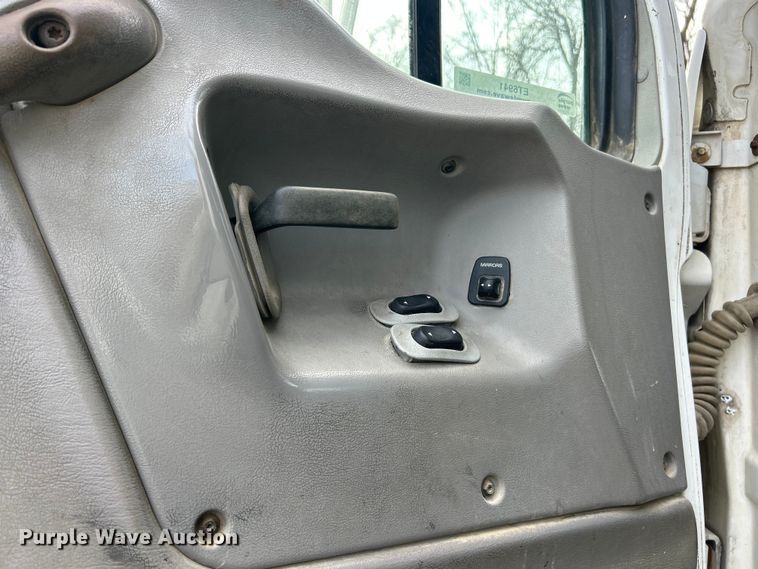 image for item ET6941 2000 Sterling L9500 semi truck