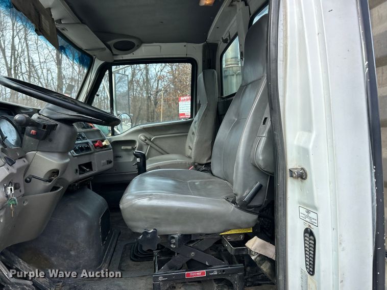 image for item ET6941 2000 Sterling L9500 semi truck