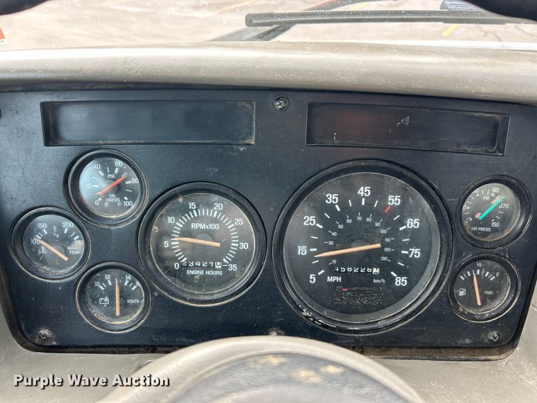 image for item ET6941 2000 Sterling L9500 semi truck