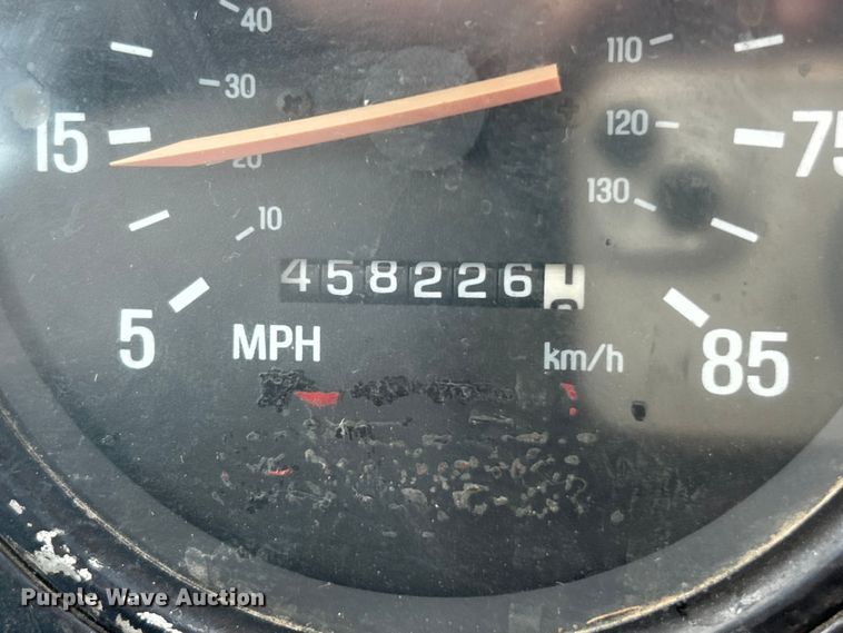 image for item ET6941 2000 Sterling L9500 semi truck