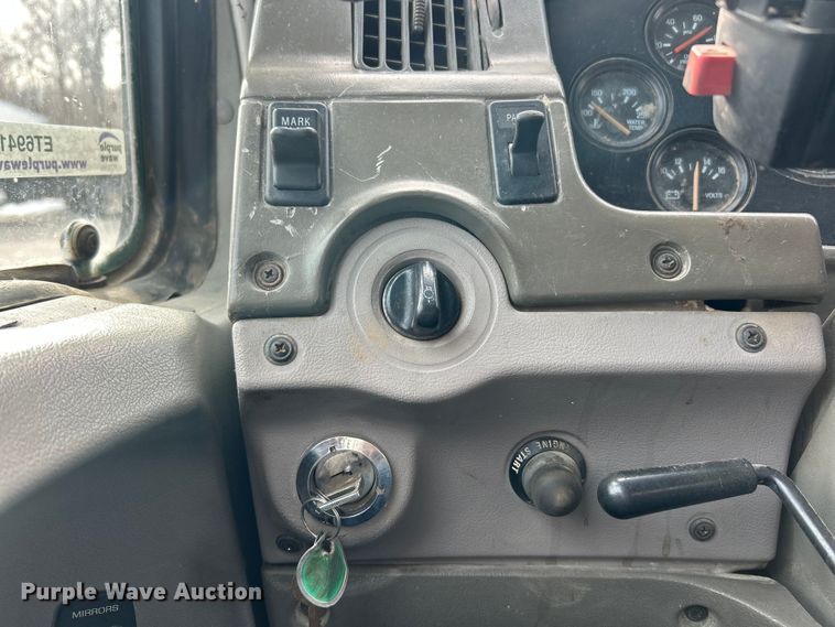 image for item ET6941 2000 Sterling L9500 semi truck