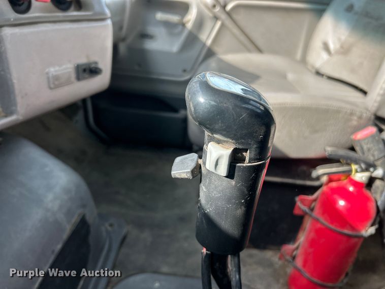 image for item ET6941 2000 Sterling L9500 semi truck