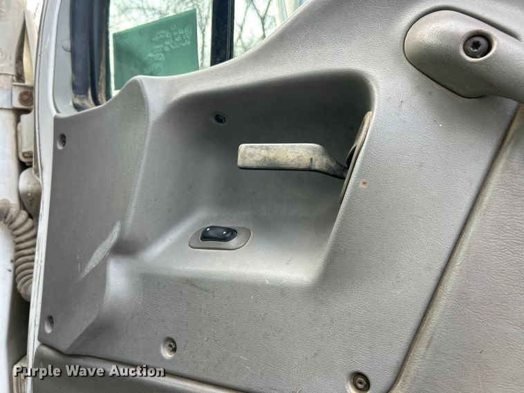 image for item ET6941 2000 Sterling L9500 semi truck