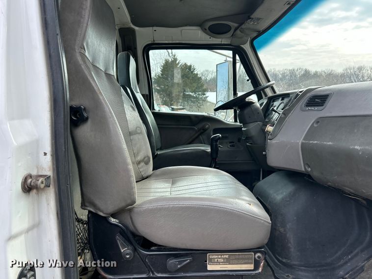 image for item ET6941 2000 Sterling L9500 semi truck