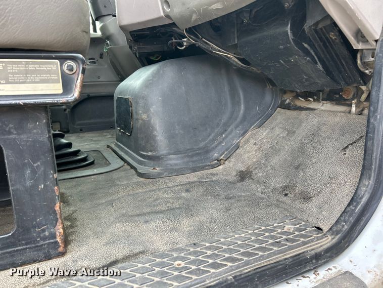 image for item ET6941 2000 Sterling L9500 semi truck