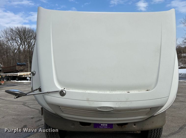 image for item ET6941 2000 Sterling L9500 semi truck