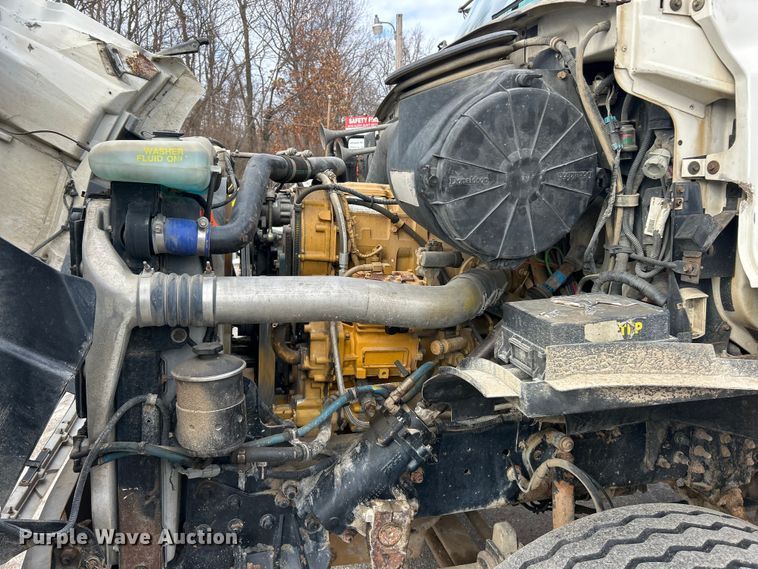 image for item ET6941 2000 Sterling L9500 semi truck