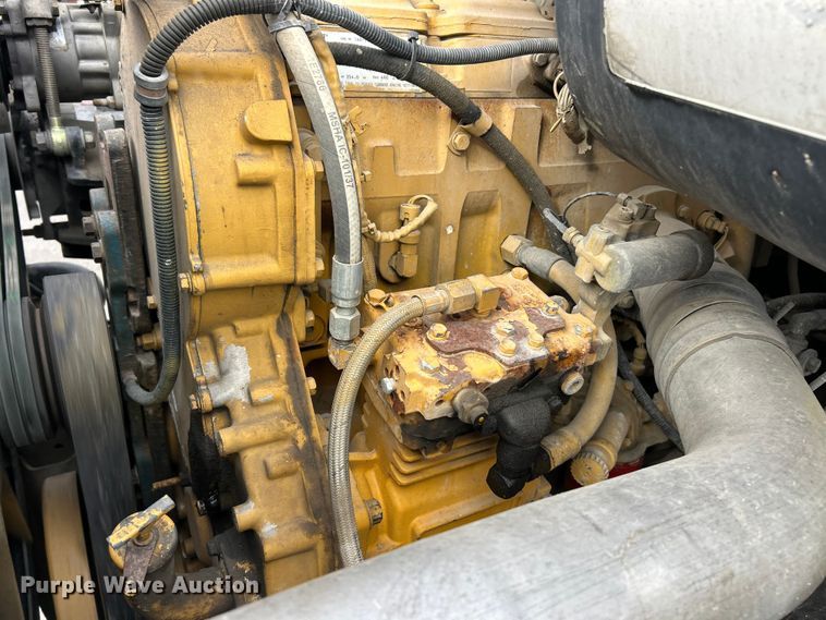 image for item ET6941 2000 Sterling L9500 semi truck