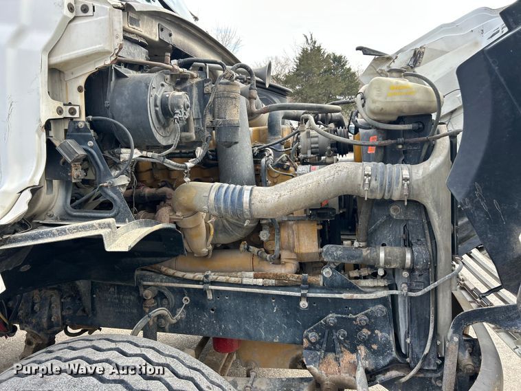 image for item ET6941 2000 Sterling L9500 semi truck