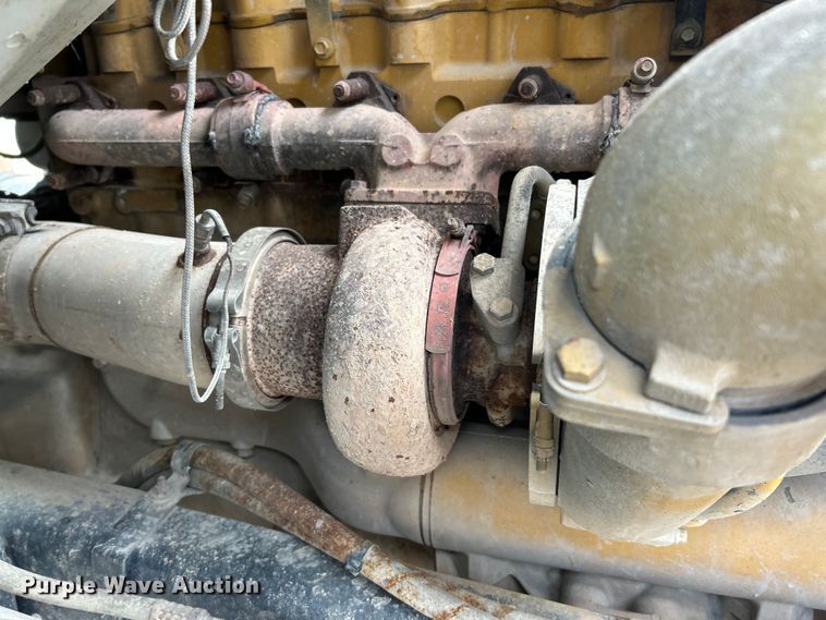 image for item ET6941 2000 Sterling L9500 semi truck