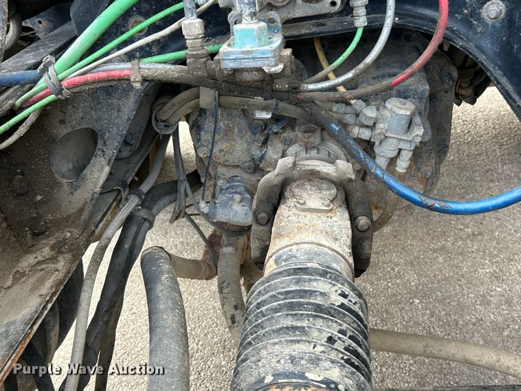 image for item ET6941 2000 Sterling L9500 semi truck