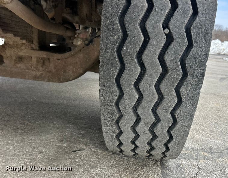 image for item ET6941 2000 Sterling L9500 semi truck