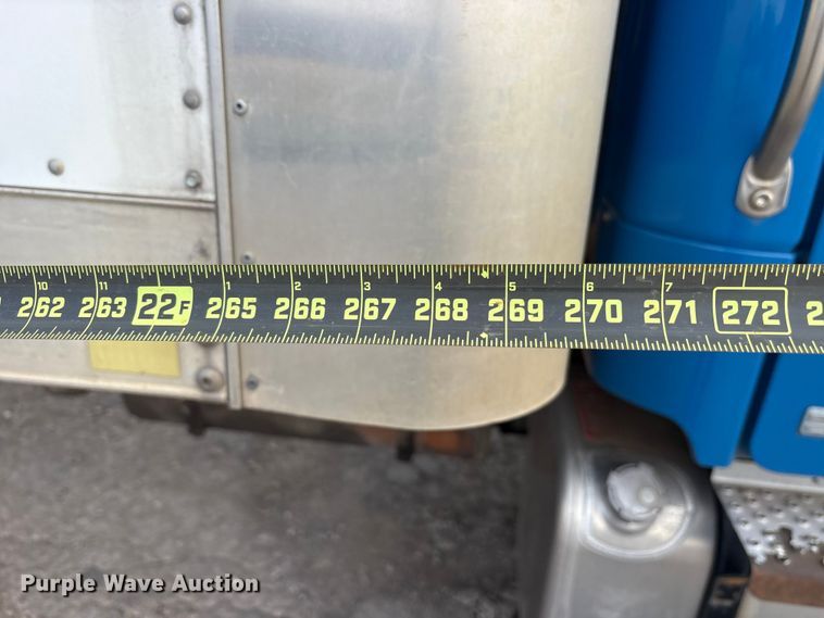 image for item ET7484 2007 Freightliner Business Class M2 box truck