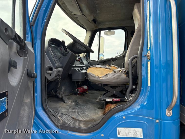 image for item ET7484 2007 Freightliner Business Class M2 box truck