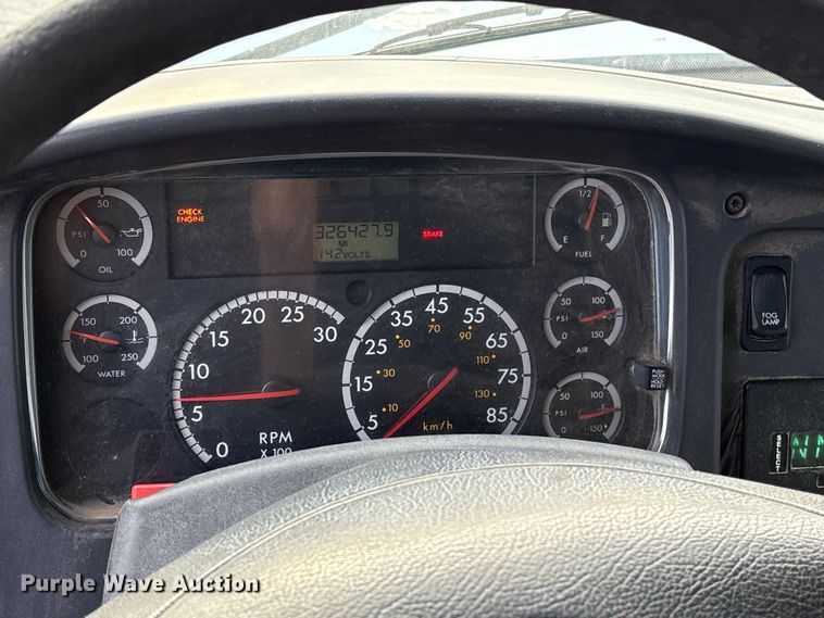 image for item ET7484 2007 Freightliner Business Class M2 box truck