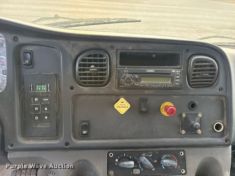 image for item ET7484 2007 Freightliner Business Class M2 box truck