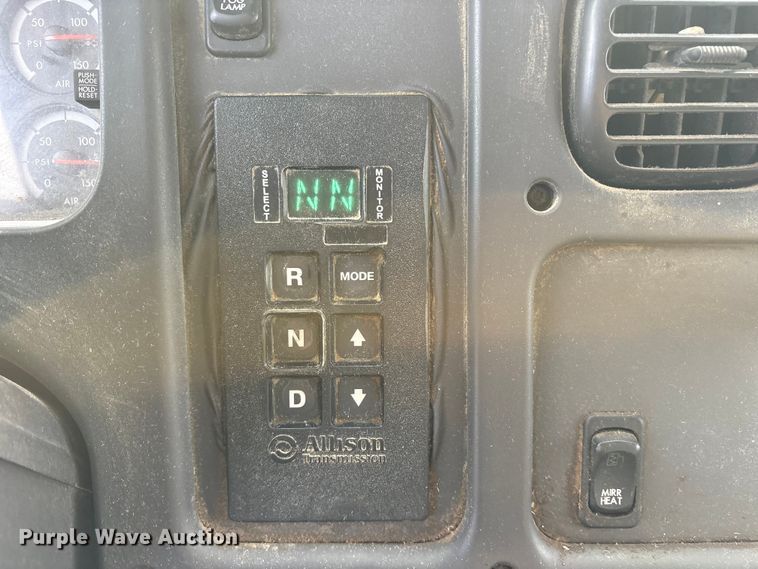 image for item ET7484 2007 Freightliner Business Class M2 box truck