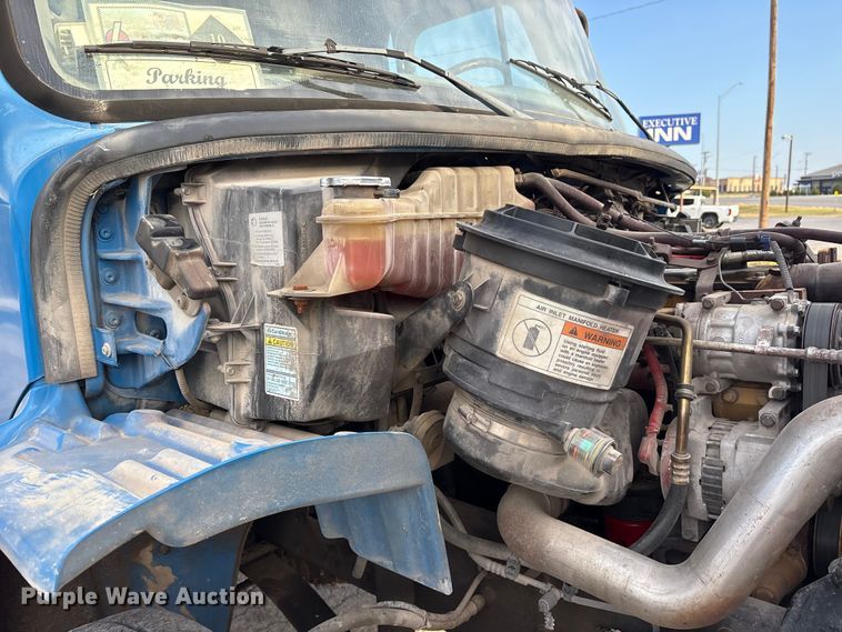 image for item ET7484 2007 Freightliner Business Class M2 box truck