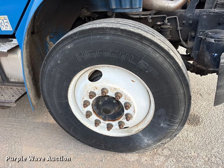 image for item ET7484 2007 Freightliner Business Class M2 box truck