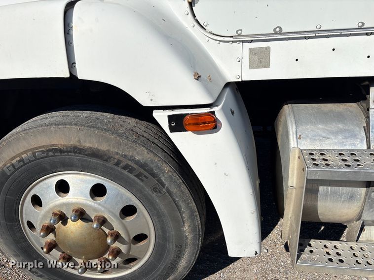 image for item EU7343 1996 Freightliner FLD112 semi truck