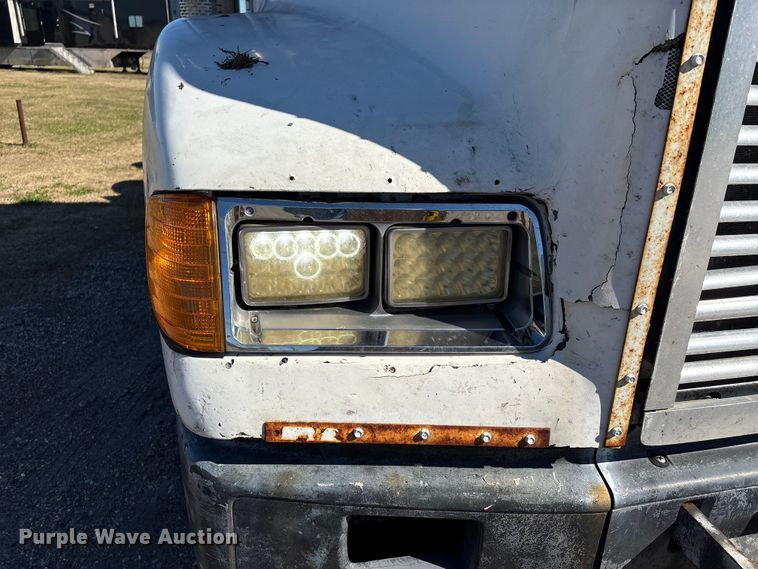 image for item EU7343 1996 Freightliner FLD112 semi truck