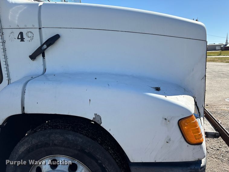 image for item EU7343 1996 Freightliner FLD112 semi truck