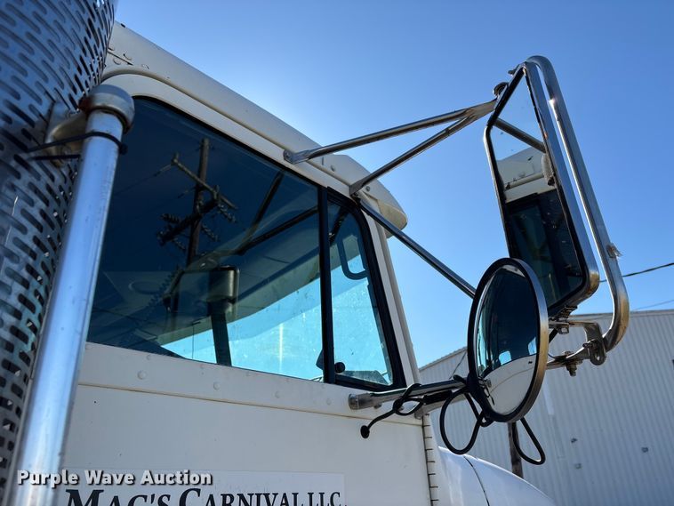 image for item EU7343 1996 Freightliner FLD112 semi truck