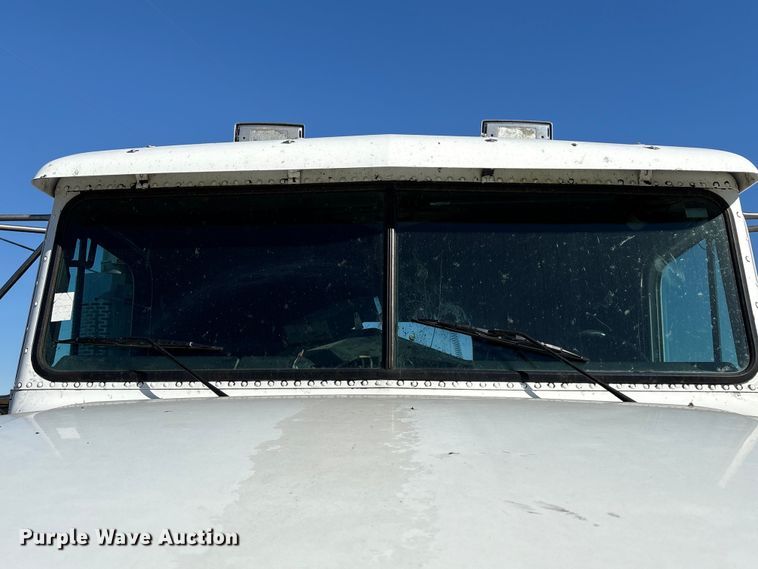 image for item EU7343 1996 Freightliner FLD112 semi truck