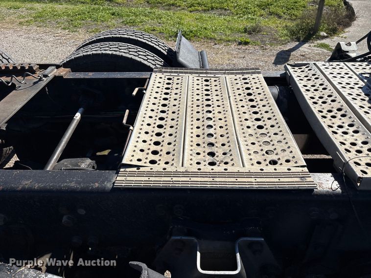 image for item EU7343 1996 Freightliner FLD112 semi truck