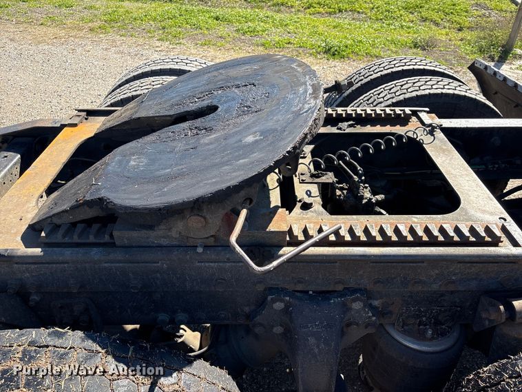 image for item EU7343 1996 Freightliner FLD112 semi truck