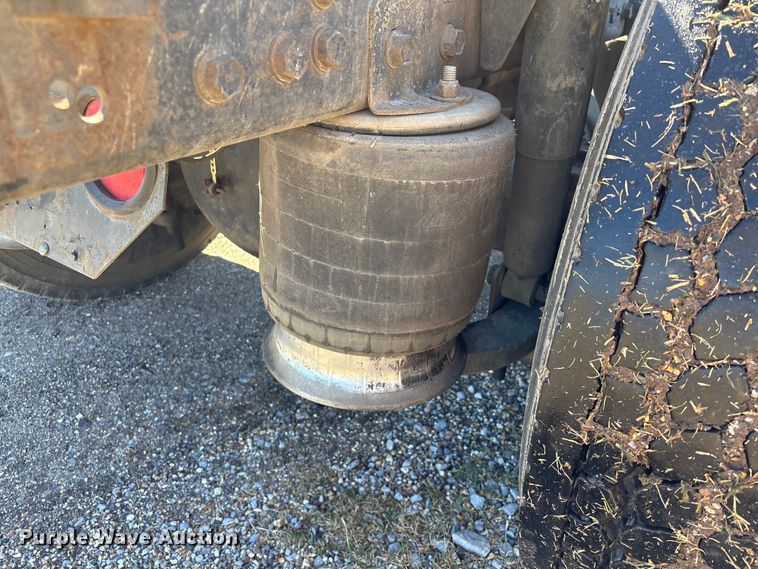 image for item EU7343 1996 Freightliner FLD112 semi truck