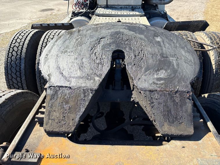 image for item EU7343 1996 Freightliner FLD112 semi truck