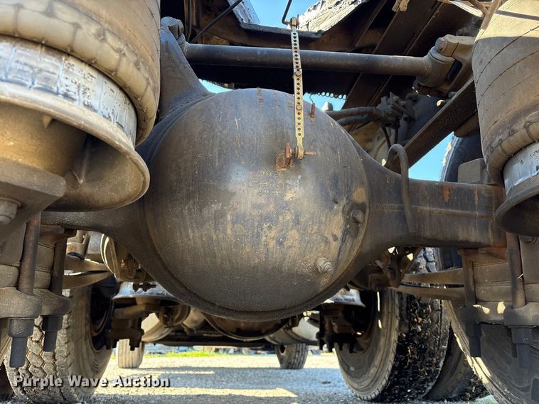 image for item EU7343 1996 Freightliner FLD112 semi truck