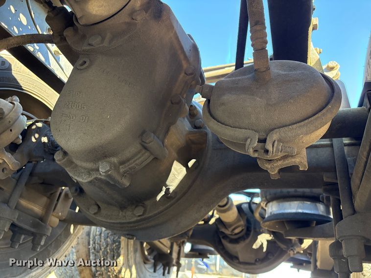 image for item EU7343 1996 Freightliner FLD112 semi truck