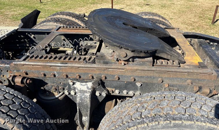 image for item EU7343 1996 Freightliner FLD112 semi truck