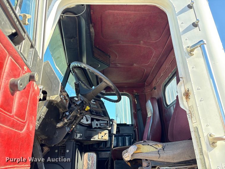 image for item EU7343 1996 Freightliner FLD112 semi truck