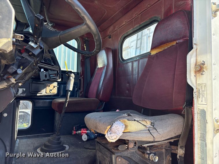 image for item EU7343 1996 Freightliner FLD112 semi truck