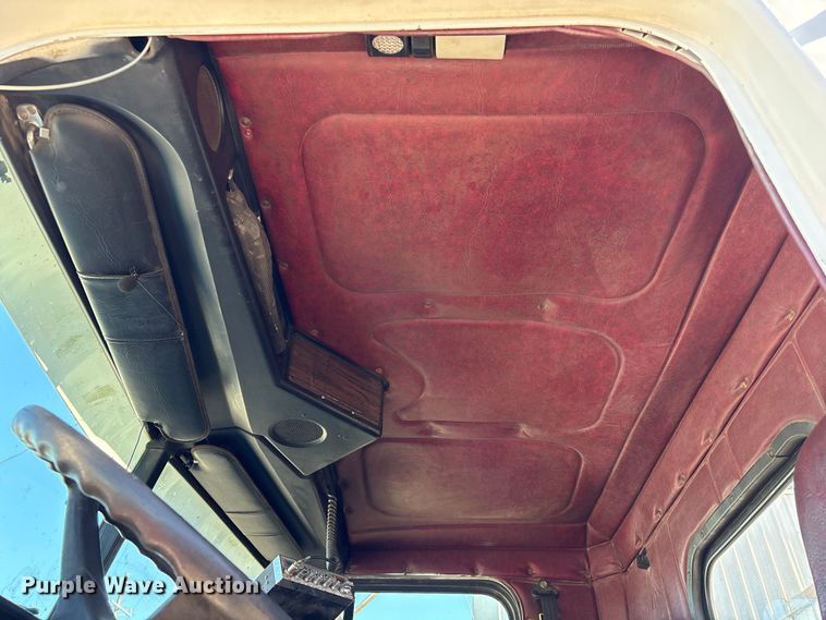 image for item EU7343 1996 Freightliner FLD112 semi truck