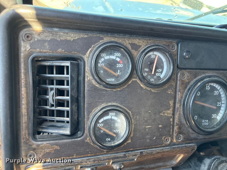 image for item EU7343 1996 Freightliner FLD112 semi truck