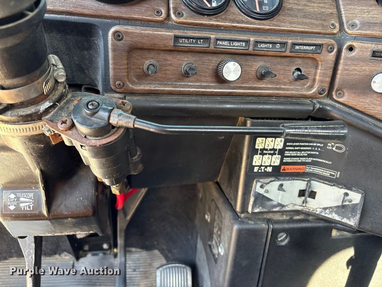 image for item EU7343 1996 Freightliner FLD112 semi truck