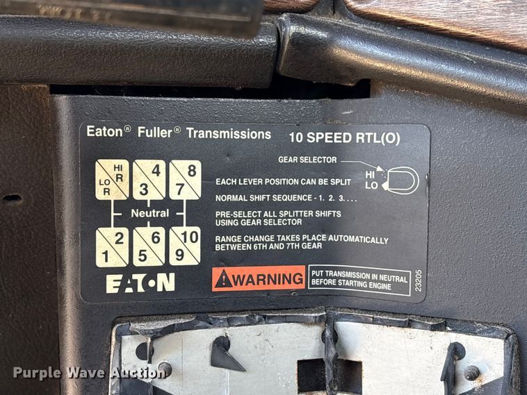 image for item EU7343 1996 Freightliner FLD112 semi truck