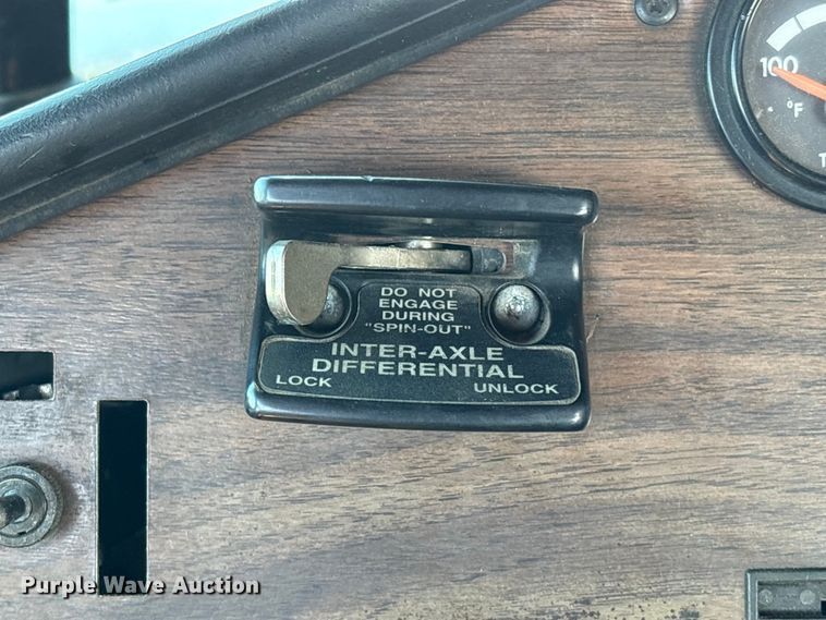 image for item EU7343 1996 Freightliner FLD112 semi truck