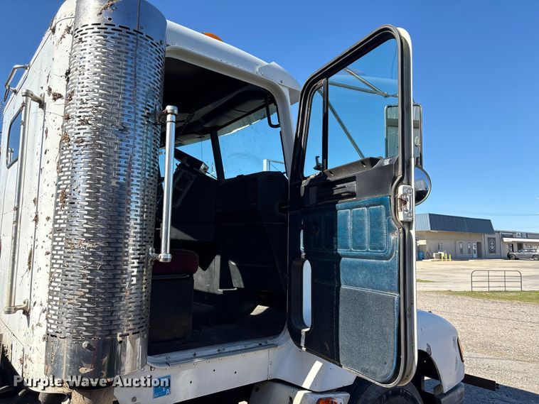 image for item EU7343 1996 Freightliner FLD112 semi truck