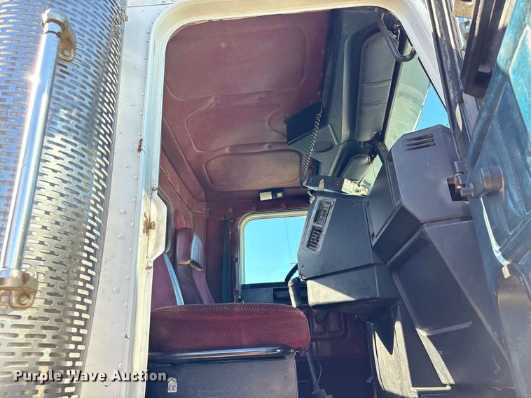 image for item EU7343 1996 Freightliner FLD112 semi truck