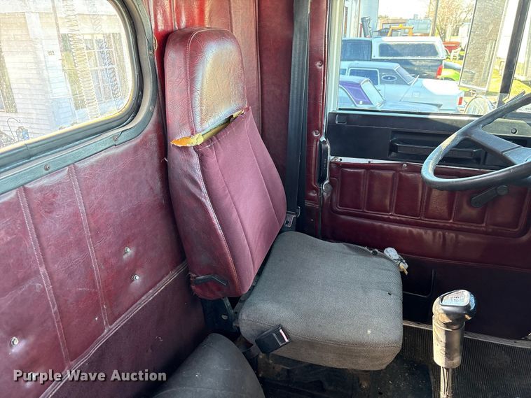 image for item EU7343 1996 Freightliner FLD112 semi truck