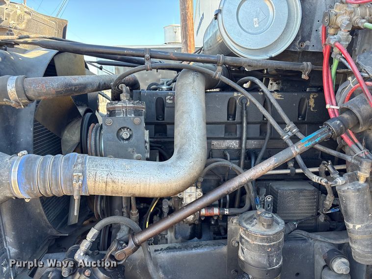 image for item EU7343 1996 Freightliner FLD112 semi truck